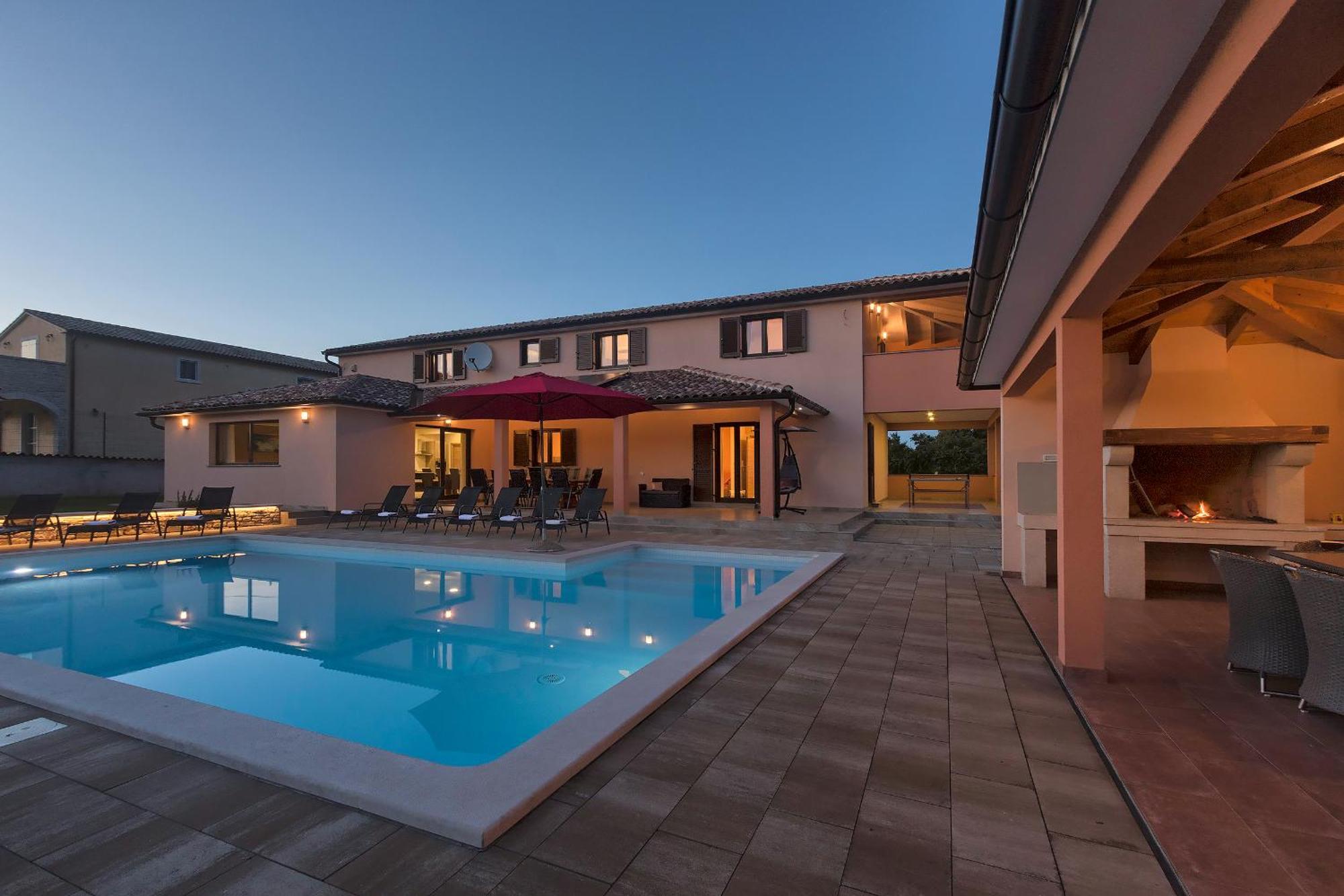 Villa Amber Rojnici Exterior photo